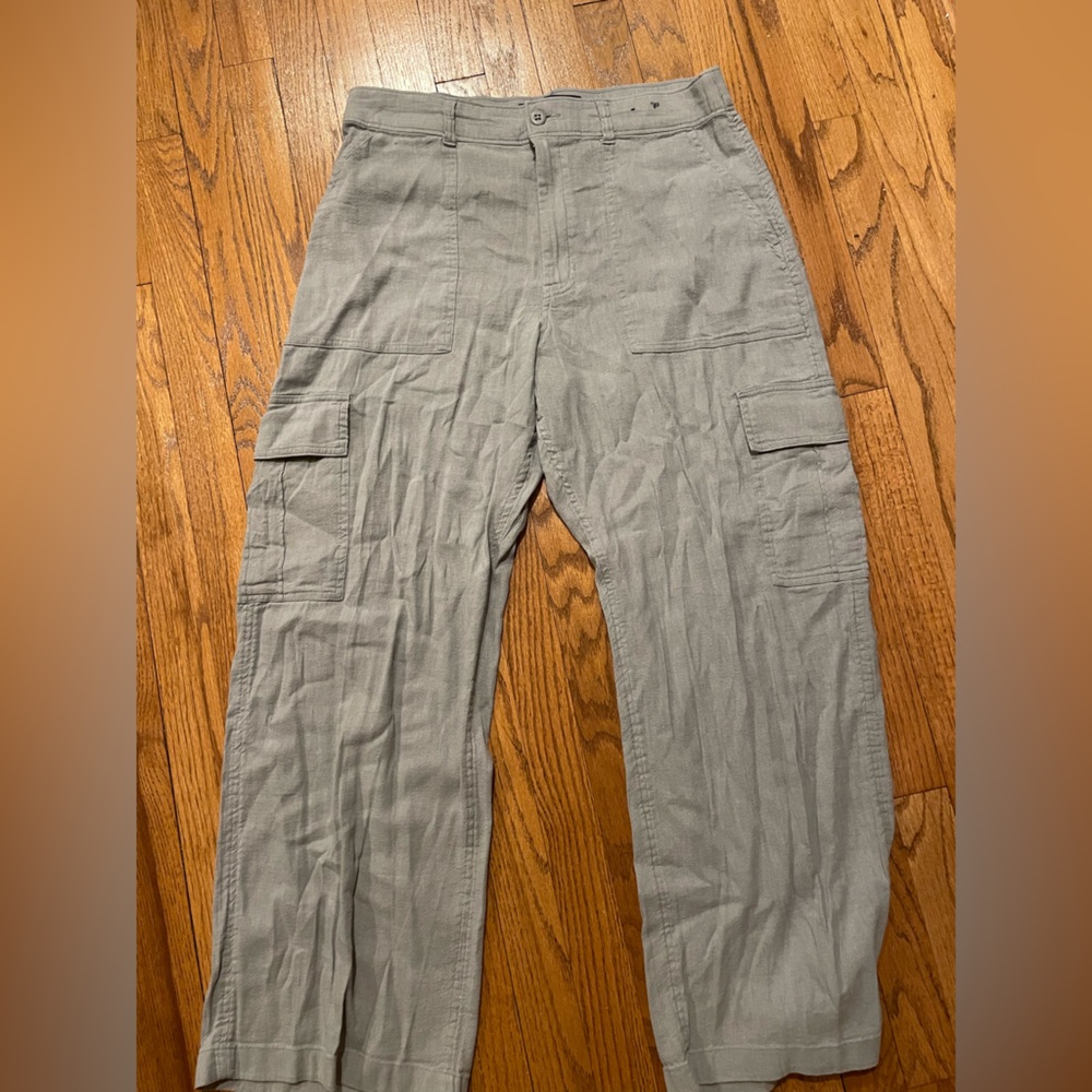 Hollister ultra high rise vintage baggy pant. Light grey utility pockets.
